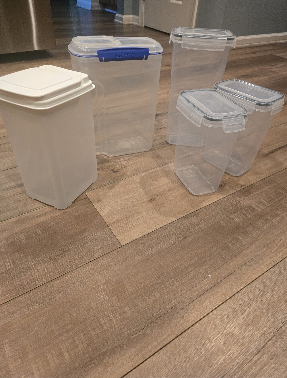 Set of 5 Large Clear Storage Containers – Snap‑Lid Variety – Preowned